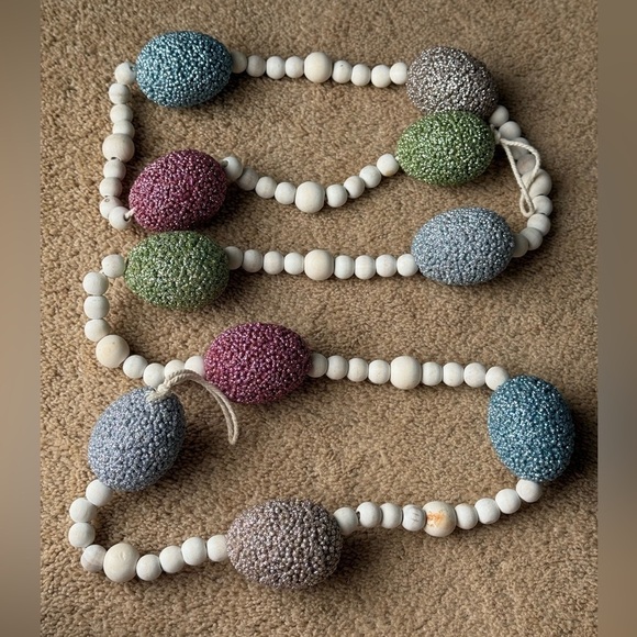 Glitter Easter egg wooden beaded garland - Picture 2 of 5